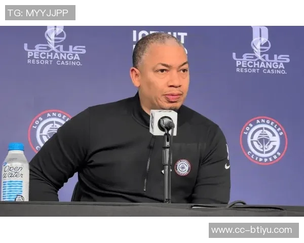 泰伦卢赞尼德豪泽拼劲十足能量满满抢板盖帽表现出色贡献六个进攻篮板